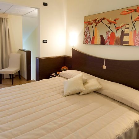 As Hotel Cambiago Zimmer foto