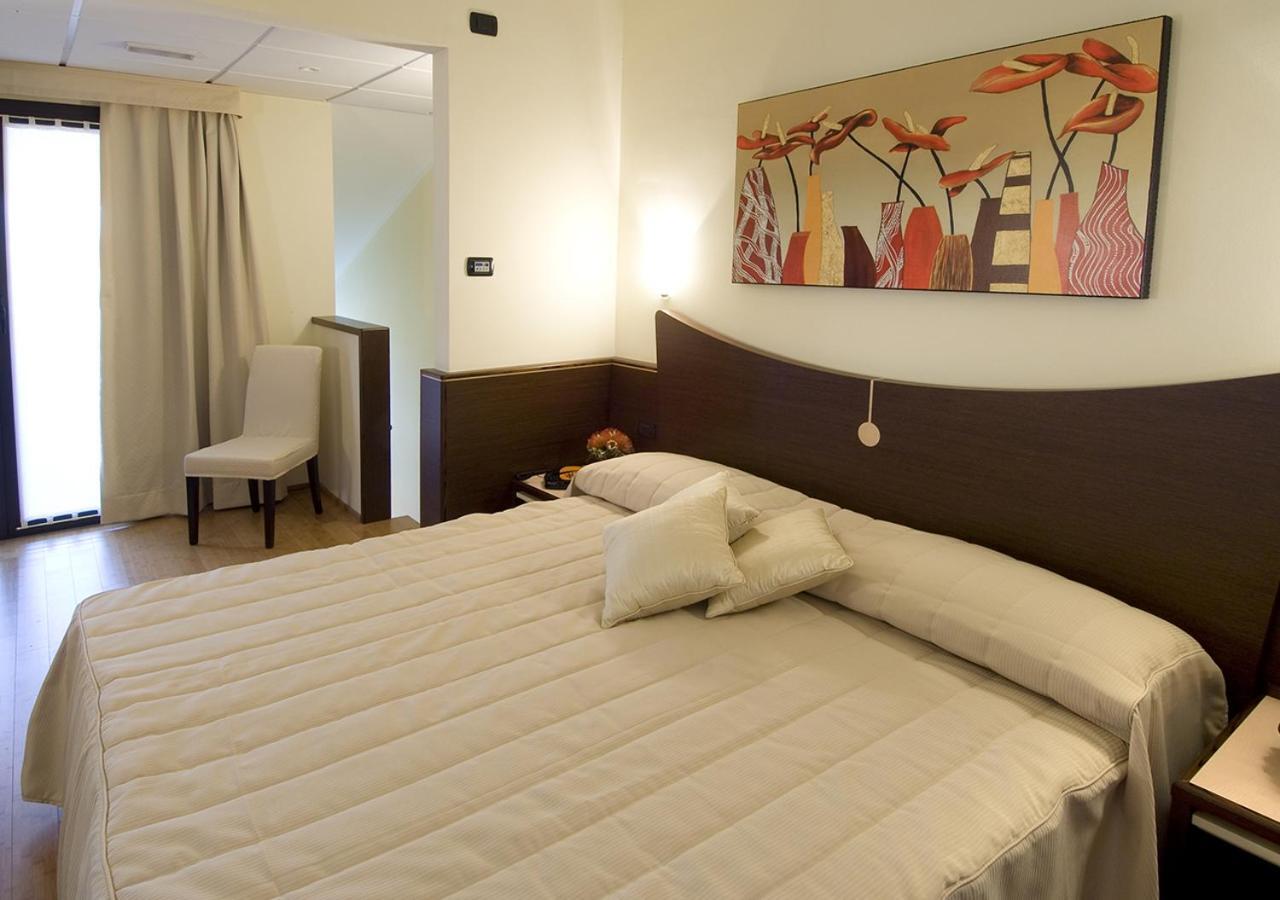 As Hotel Cambiago Zimmer foto